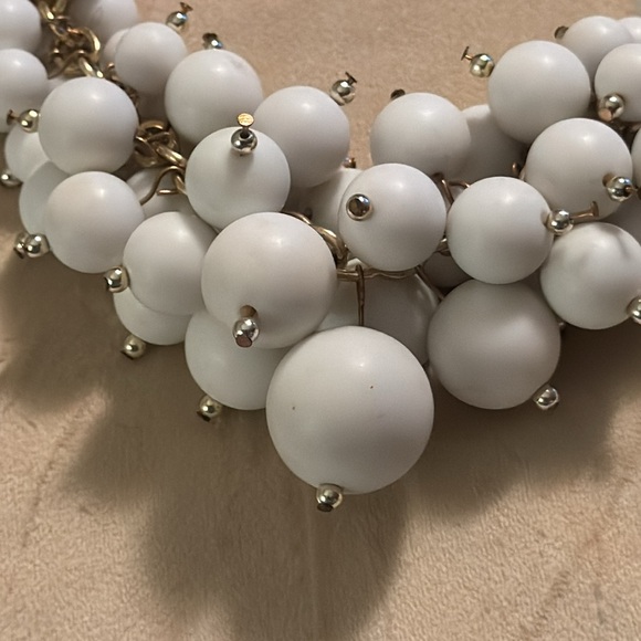 Trifari Beaded White Chunky Necklace - Picture 2 of 3